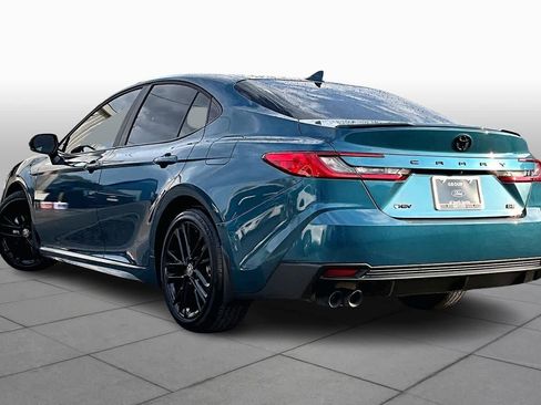 Used 2025 Toyota Camry SE image 12