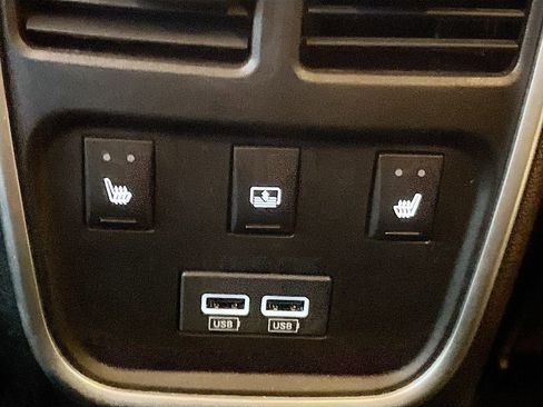 Used 2023 Chrysler 300 Touring L w/ Comfort Group image 23