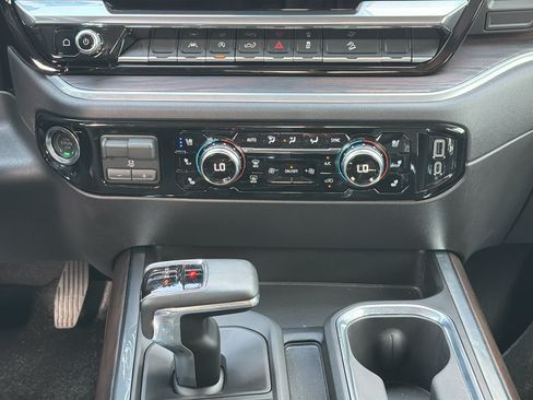 Used 2026 GMC Sierra 1500 SLT AWD/4WD image 18