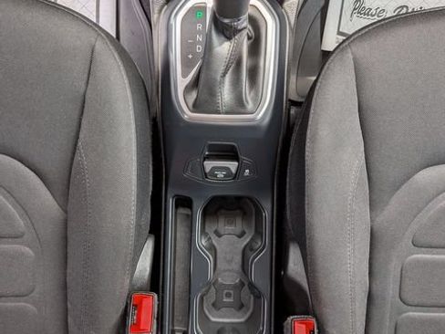 Used 2021 Jeep Renegade Latitude w/ Convenience Group AWD/4WD image 13