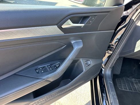 Used 2024 Volkswagen Jetta SE FWD image 20