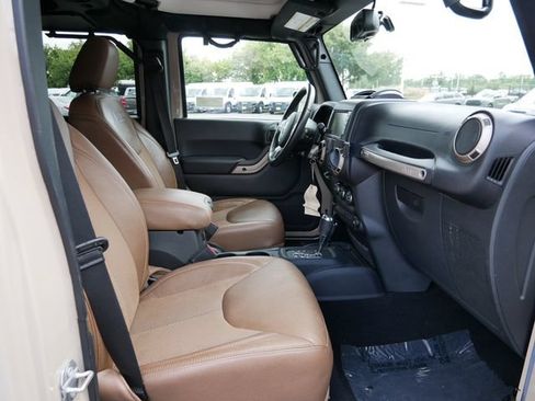 Used 2016 Jeep Wrangler Unlimited Sahara AWD/4WD image 14