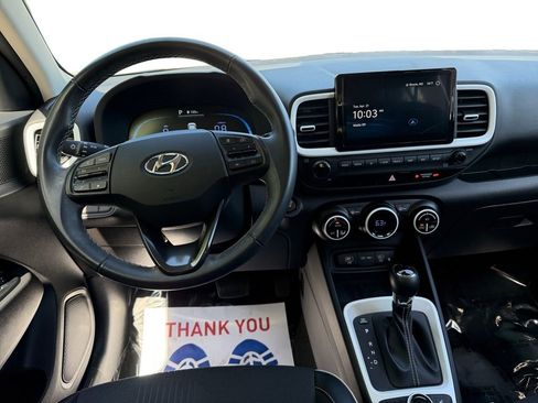Used 2023 Hyundai Venue Limited image 10