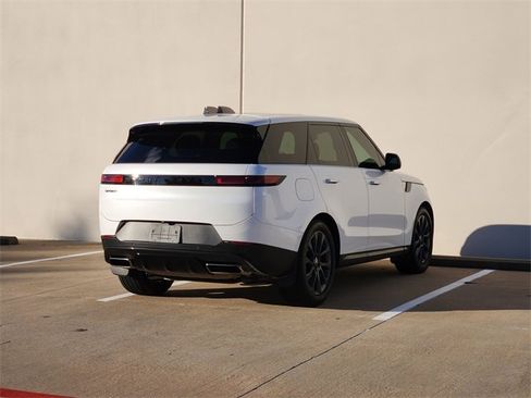 Used 2024 Land Rover Range Rover Sport SE image 7
