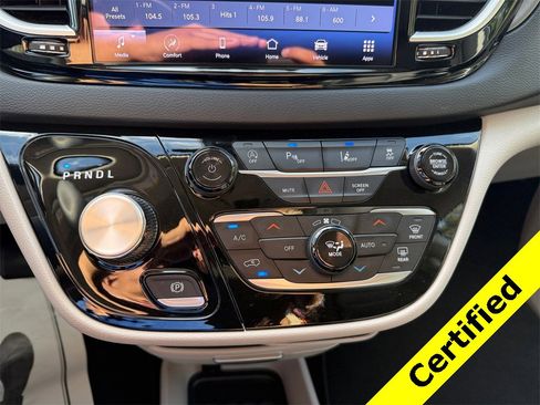 Certified 2024 Chrysler Pacifica Touring-L image 20