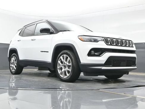 Used 2025 Jeep Compass Limited AWD/4WD image 26