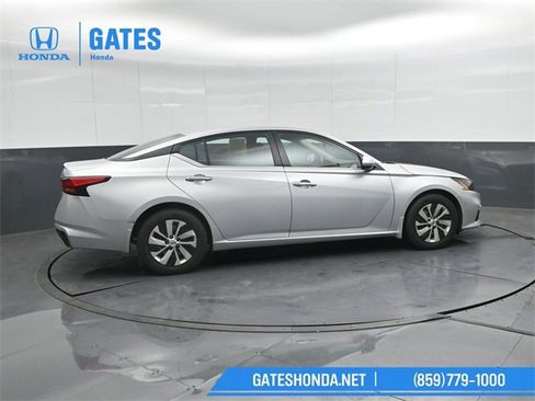 Used 2022 Nissan Altima 2.5 S image 3