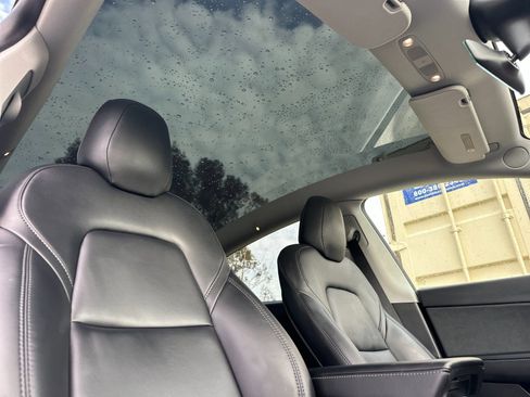 Used 2020 Tesla Model Y Long Range image 18