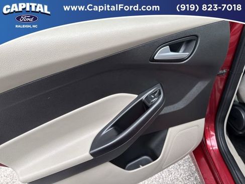 Used 2015 Ford Focus SE FWD image 17