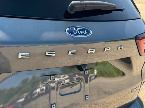 Used 2023 Ford Escape ST-Line w/ Tech Pack #1 AWD/4WD image 14