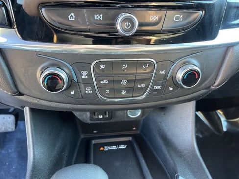 Used 2023 Chevrolet Traverse LT image 27