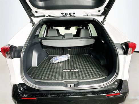 Certified 2024 Toyota RAV4 SE image 27
