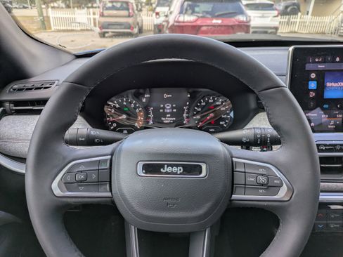 Used 2024 Jeep Compass Latitude image 22