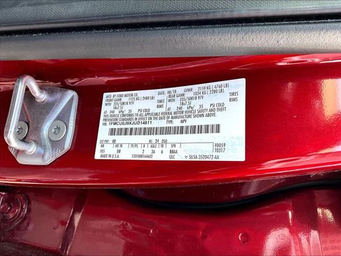 Used 2018 Ford Escape Titanium w/ Ford Safe & Smart Package FWD image 17