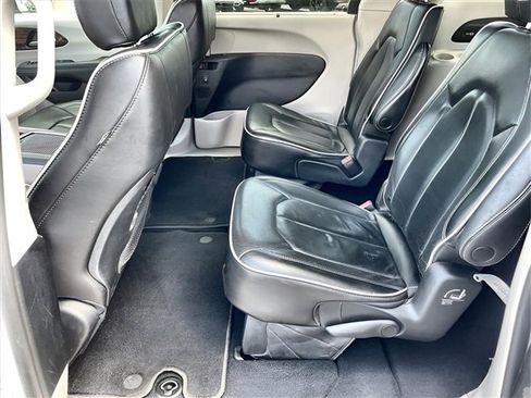 Used 2023 Chrysler Pacifica Limited image 22