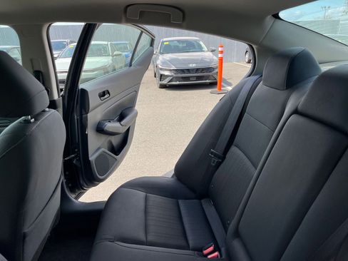 Used 2025 Nissan Altima 2.5 SV image 39