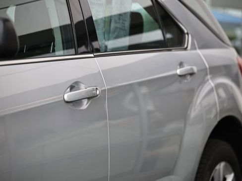 Used 2015 Chevrolet Equinox LS FWD image 9