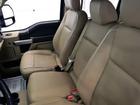 Used 2019 Ford F250 Lariat w/ Lariat Ultimate Package AWD/4WD image 37