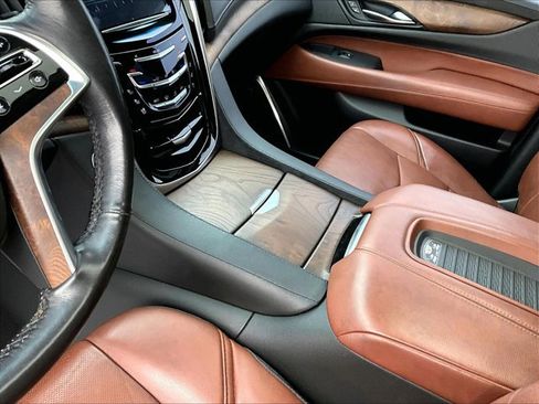 Used 2019 Cadillac Escalade Premium Luxury image 15