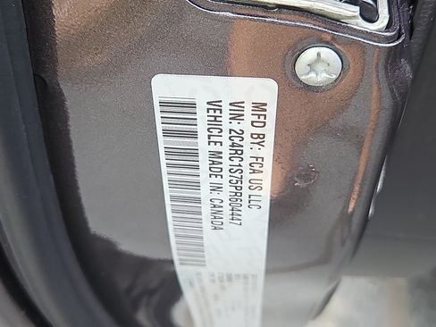 Used 2023 Chrysler Pacifica Limited w/ S Appearance Package FWD image 7