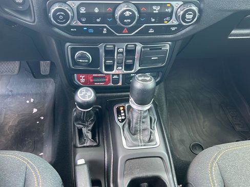 Used 2024 Jeep Wrangler Unlimited AWD/4WD image 14