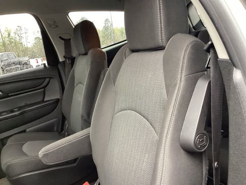 Used 2017 Chevrolet Traverse LT w/ Style and Technology Package image 13