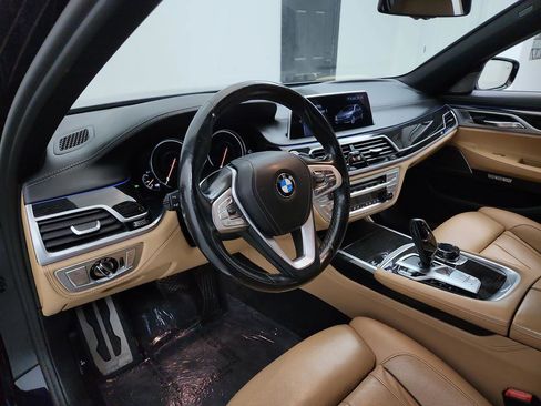 Used 2017 BMW 740i image 13