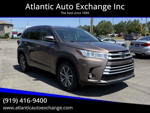 Used 2018 Toyota Highlander XLE AWD/4WD image 1