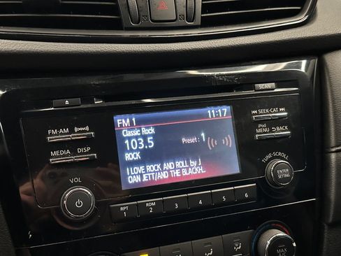 Used 2017 Nissan Rogue SV FWD image 13