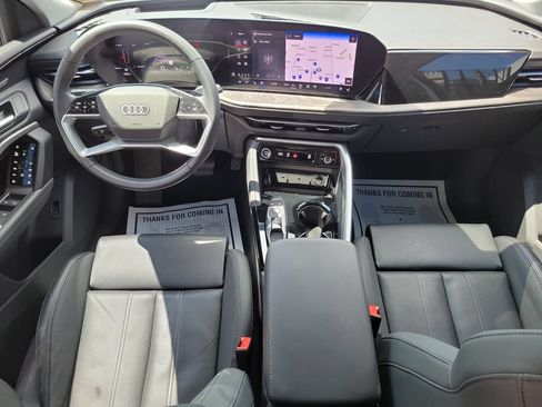 Used 2025 Audi Q5 Premium Plus w/ Premium Plus AWD/4WD image 16