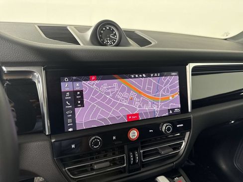 Certified 2026 Porsche Macan AWD/4WD image 27