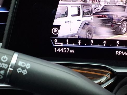 Used 2024 Cadillac Escalade Luxury AWD/4WD image 37