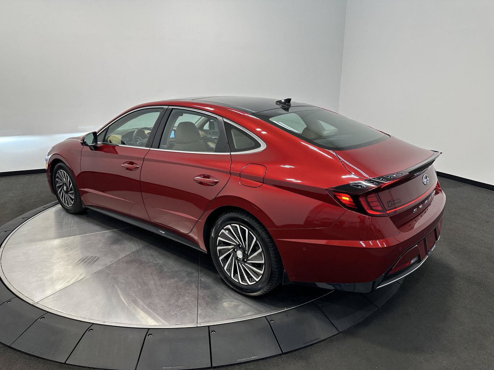 Certified 2023 Hyundai Sonata Limited w/ Cargo Package FWD image 5