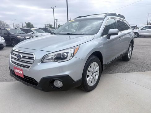 Used 2017 Subaru Outback 2.5i Premium AWD/4WD image 3