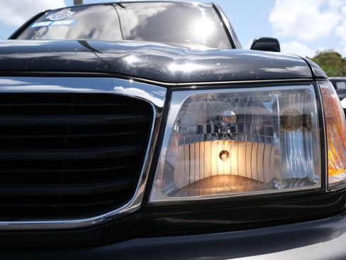 Used 2000 Toyota Land Cruiser image 9