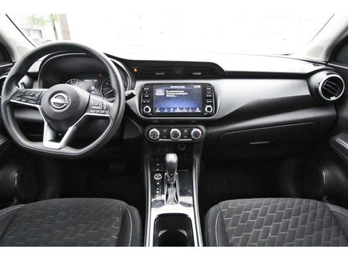 Used 2023 Nissan Kicks SV w/ Interior Electronics Package FWD image 9