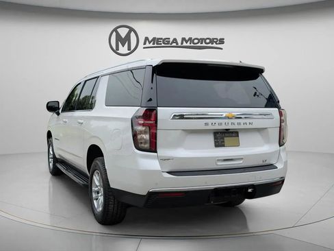 Used 2021 Chevrolet Suburban LT RWD image 5