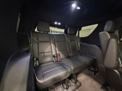 Used 2023 Cadillac Escalade Premium Luxury AWD/4WD image 35