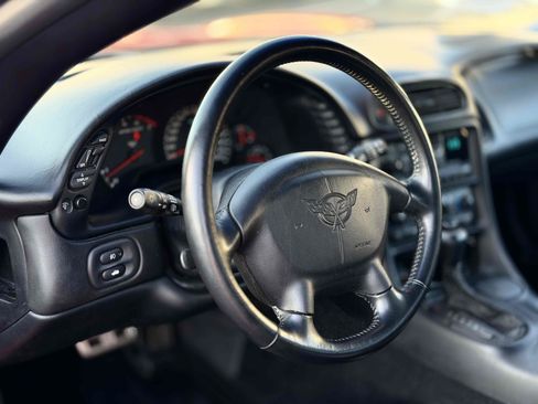 Used 2000 Chevrolet Corvette Coupe w/ Memory Pkg RWD image 18