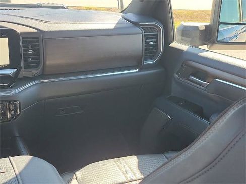 Used 2024 Chevrolet Silverado 2500 High Country w/ High Country Premium Package image 15