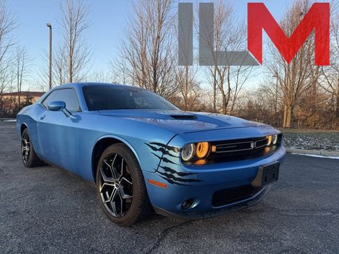 Used 2015 Dodge Challenger SXT Plus image 1