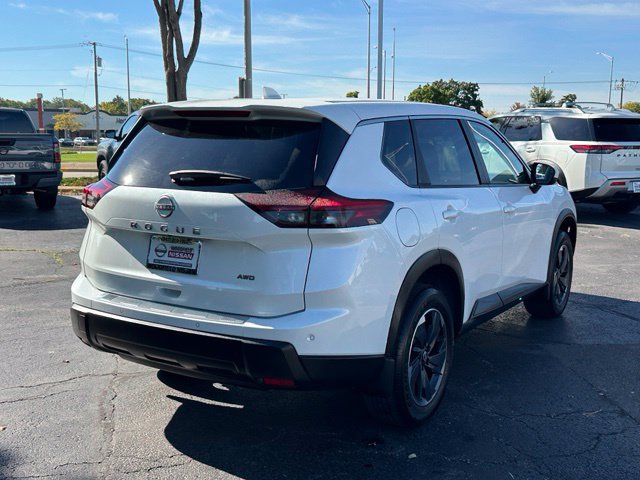Certified 2025 Nissan Rogue SV AWD/4WD image 3