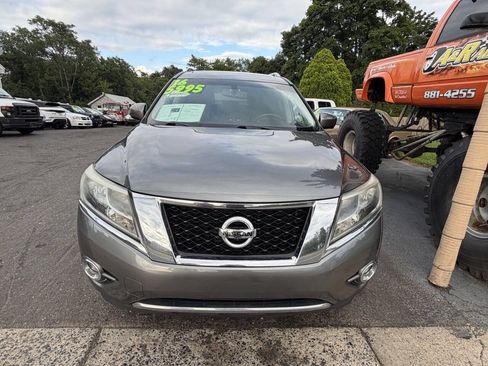 Used 2016 Nissan Pathfinder Platinum w/ Family Entertainment Package AWD/4WD image 4