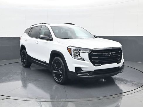Used 2024 GMC Terrain SLE w/ Driver Convenience Package AWD/4WD image 3