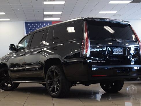Used 2019 Cadillac Escalade ESV Luxury RWD image 5