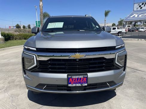 Used 2025 Chevrolet Suburban LS RWD image 3
