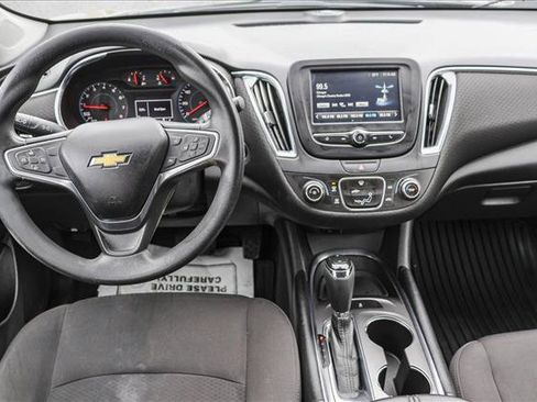 Used 2018 Chevrolet Malibu LT image 23