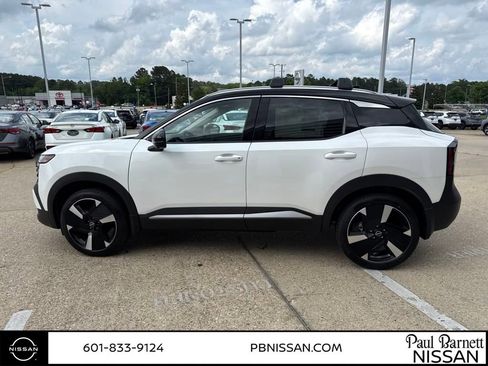 New 2025 Nissan Kicks SR image 13