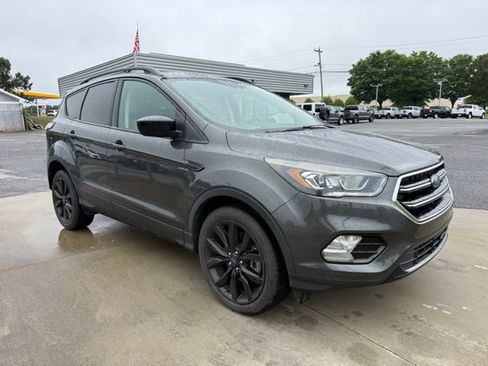 Used 2018 Ford Escape SE w/ SE Sport Appearance Package AWD/4WD image 4
