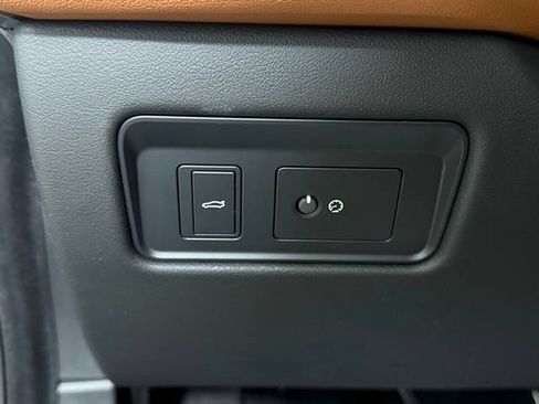 New 2024 Jaguar XF R-Dynamic SE AWD/4WD image 38